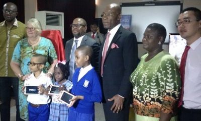 (L-r): Chukwuemeka Agbata, media entrepreneur and founder CFA Tech; Mrs. Ailsa Griffiths, head teacher, St. Saviour’s School; Adebayo Adesina, zonal head of Commercial Banking Division - Island Zone and Deputy General Manager, Access Bank Plc; Leo Stan Ekeh, chairman, Zinox Group; Mrs. Bisi Olaleye, ICT Correspondent, The Sun Newspapers, and Mr. Kyle, general manager of Western African Region, Shenzhen Kstar Science & Technology Co. Ltd, along with pupils from invited schools displaying the new Kids Legacy